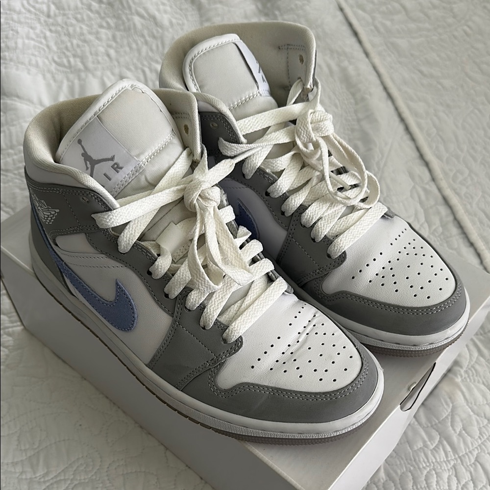 Wmns Air Jordan 1 Mid White/Aluminum-Wolf Grey